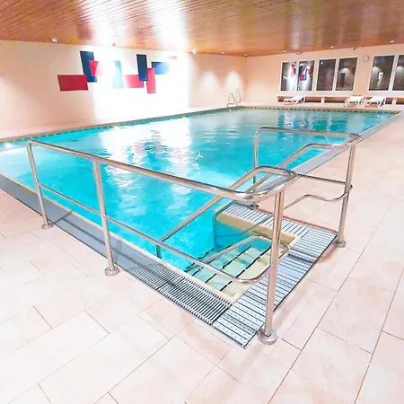 Berg-juwel Hallenbad Mit Sauna شقة